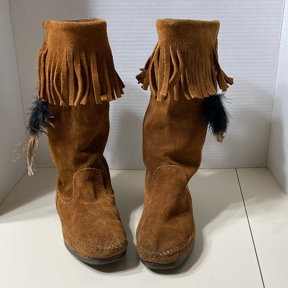 Minnetonka Boho Fringe Layer Brown Suede Moccasin Boots Southwestern Feathers